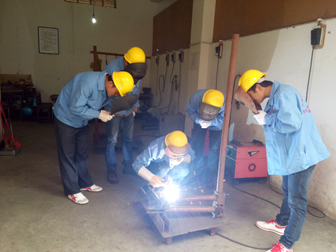 电焊工班基本金属焊接实习